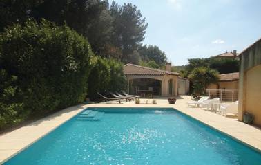 Gîte pour 4 personnes, avec piscine ainsi que terrasse et jardin à Nébian