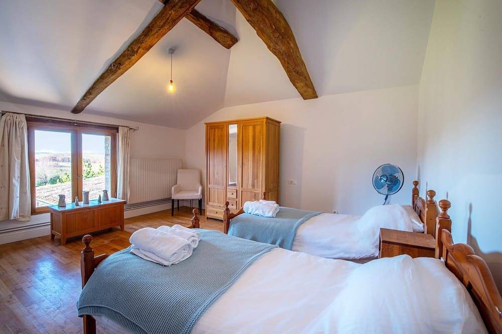 La Briqueterie - Five Bedroom Villa, Sleeps 10 in Lisle-sur-Tarn, Albi region