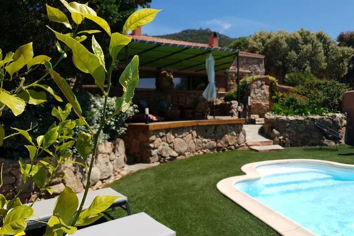 Villa pour 6 personnes, avec terrasse et jardin à Figari