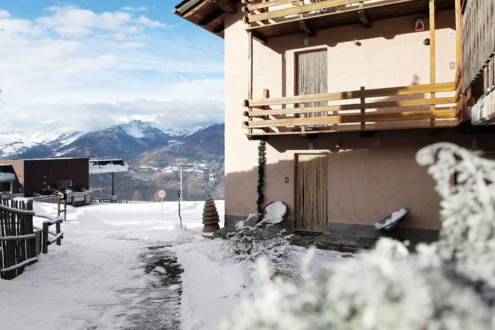 Appartamento intero, Appartamento Pila Vacanze con Vista Montagna, Giardino in Comune e Wi-Fi in Plan Praz (Gressan), Comune di Gressan