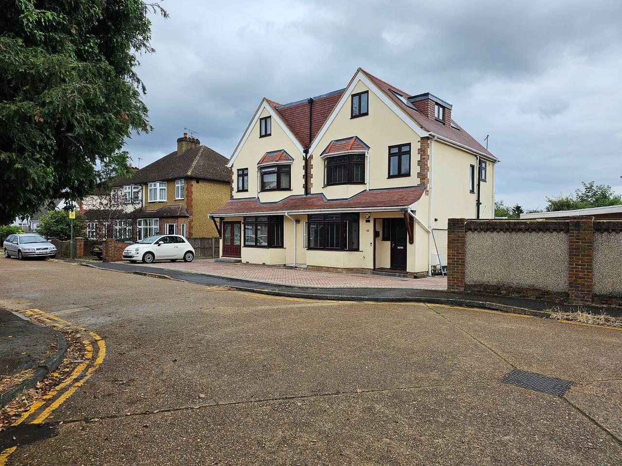 Serene 5-Bedroom House in Staines-upon-Thames with Garden in Thorpe Park, Surrey