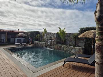 Cottage pour 2 personnes, avec vue et bassin pour enfant ainsi que piscine et jardin dans A Ver-o-Mar