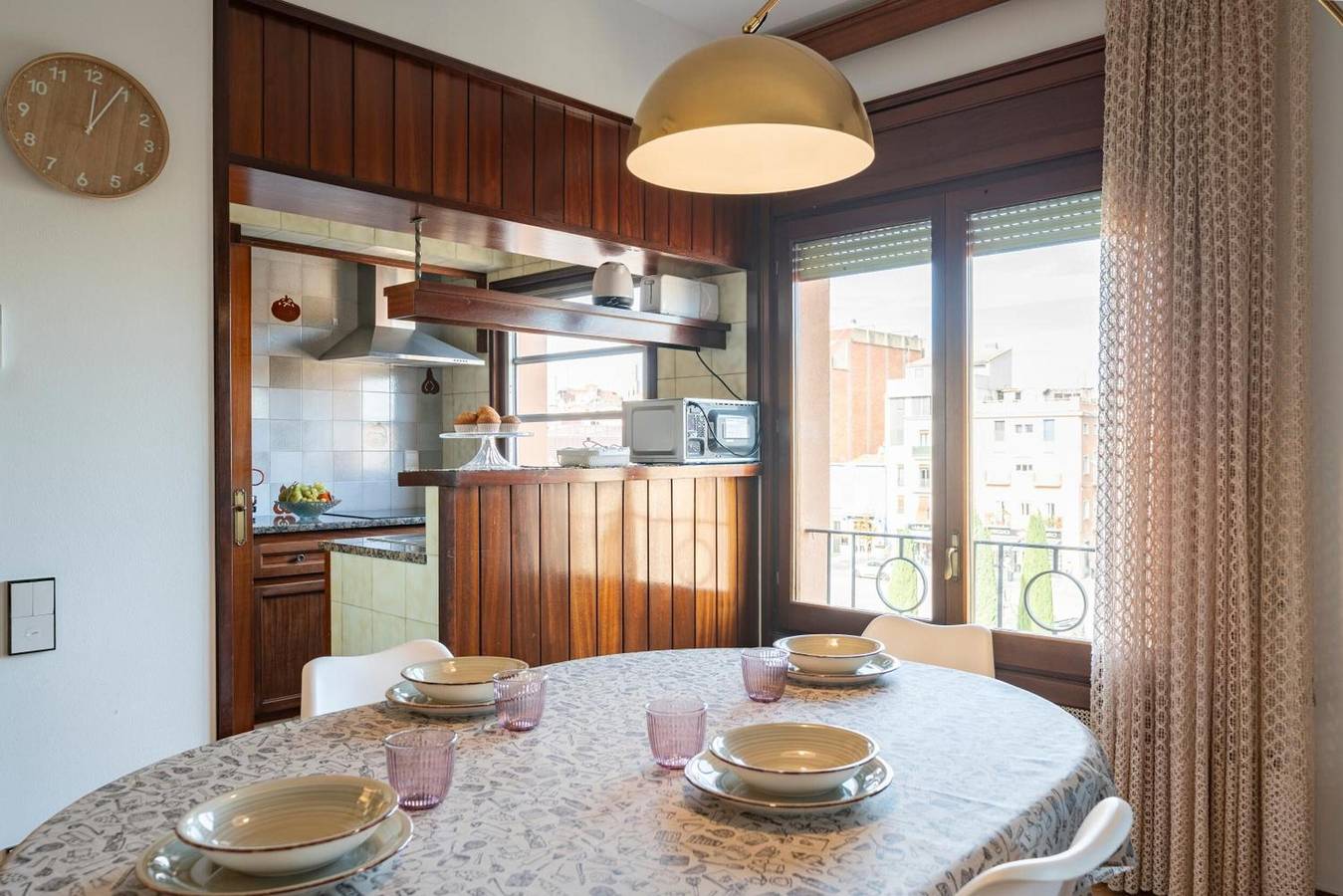 Appartement entier, Appartement « Classic Can Jeroni » avec terrasse privée, Wi-Fi et climatisation in Figueras, Haut-Ampurdan