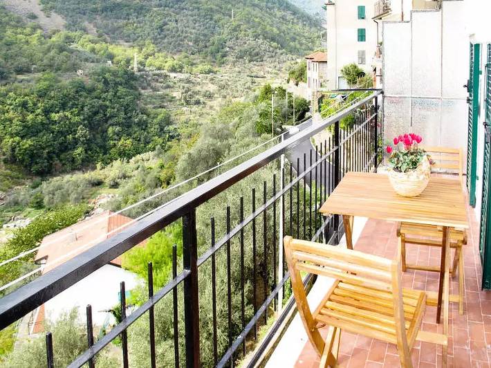 Ferienwohnung für 4 Personen, mit Balkon in Montalto Ligure