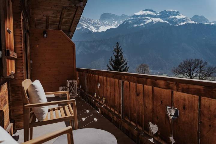 Gîte pour 10 personnes, avec Balcon et Terrasse ainsi que Sauna et Vue à Brienzwiler