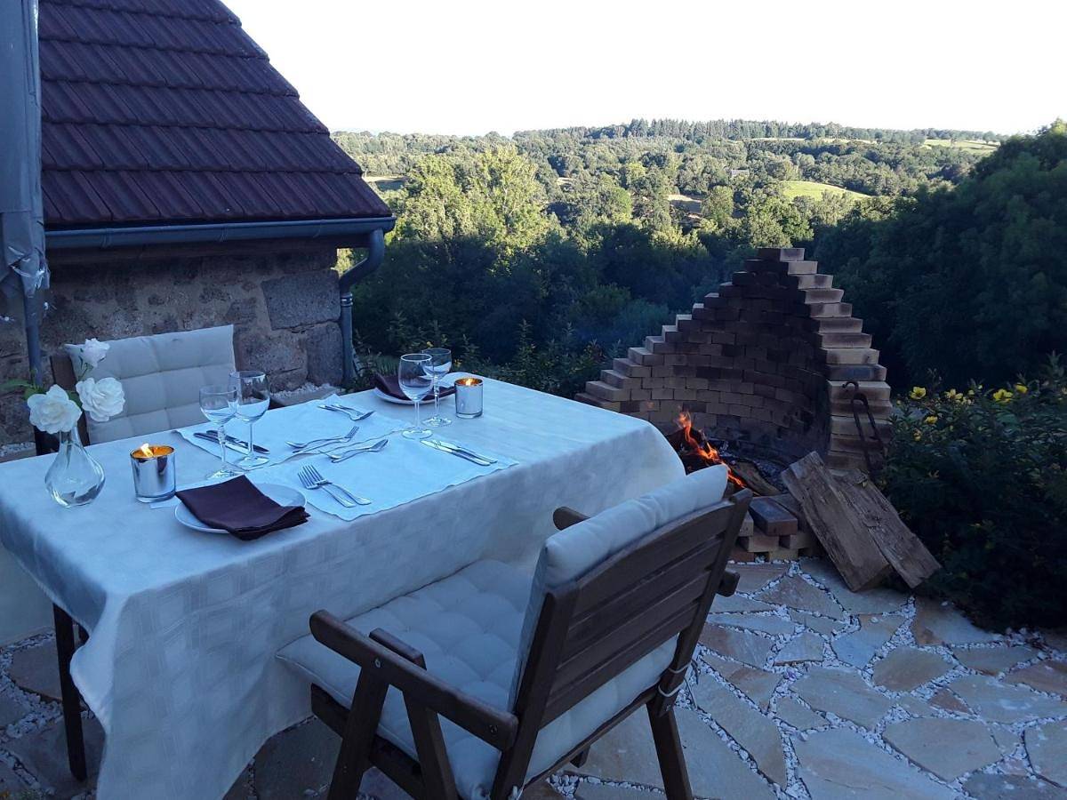 One-Bedroom Cottage in Saint-Priest-des-Champs, Puy-de-Dôme