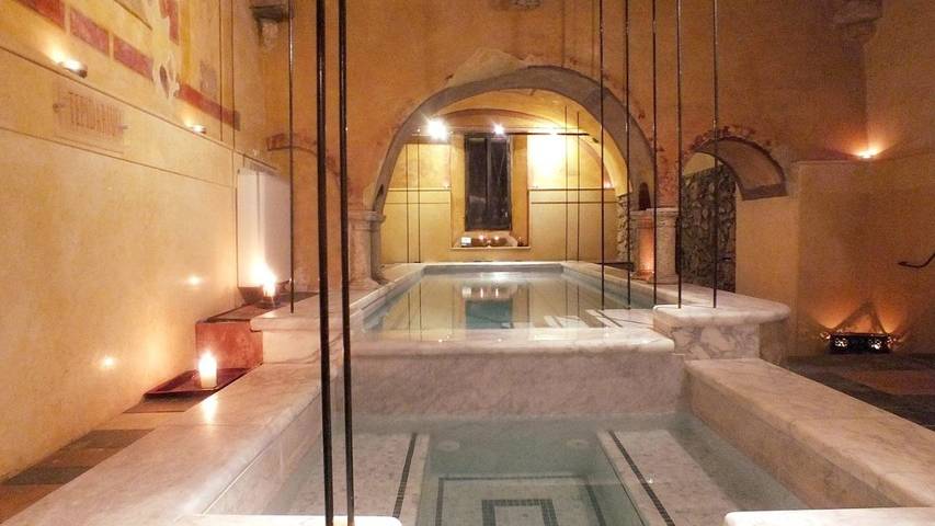 Location de vacances pour 2 personnes, avec piscine et sauna ainsi que terrasse et jacuzzi à Tivoli - 4