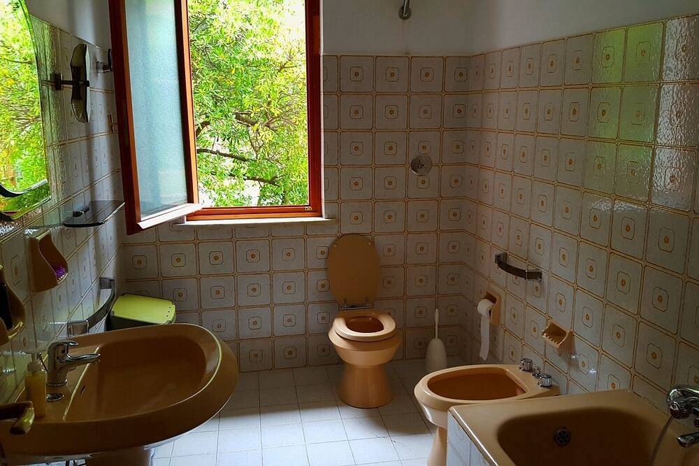Helle ländliche Villa mit 2 Schlafzimmern zwischen Portofino und den Cinque Terre in Caregli, Borzonasca