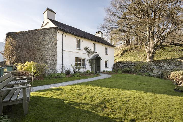 Cottage for 6 people, with hot tub and garden, with pets in the Lake District