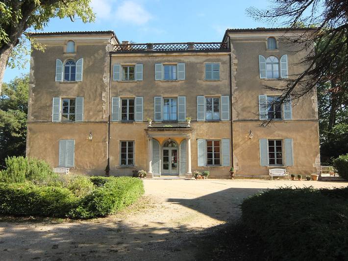 Cottage pour 2 personnes, avec piscine et jardin à Hurigny