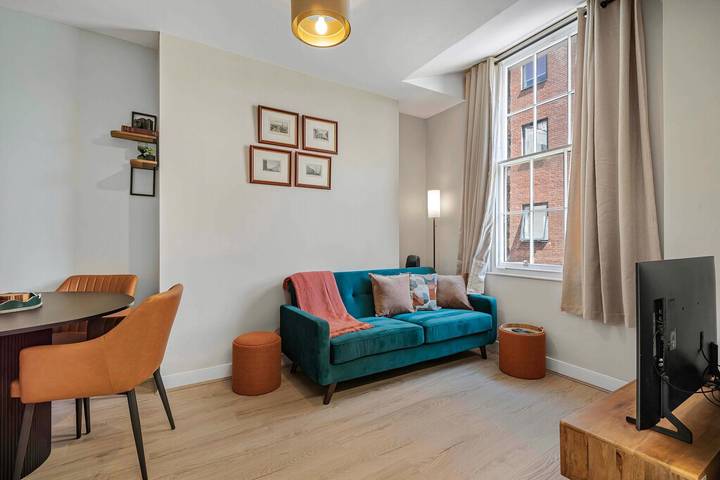 Apartment for 2 people, with pets in Liverpool