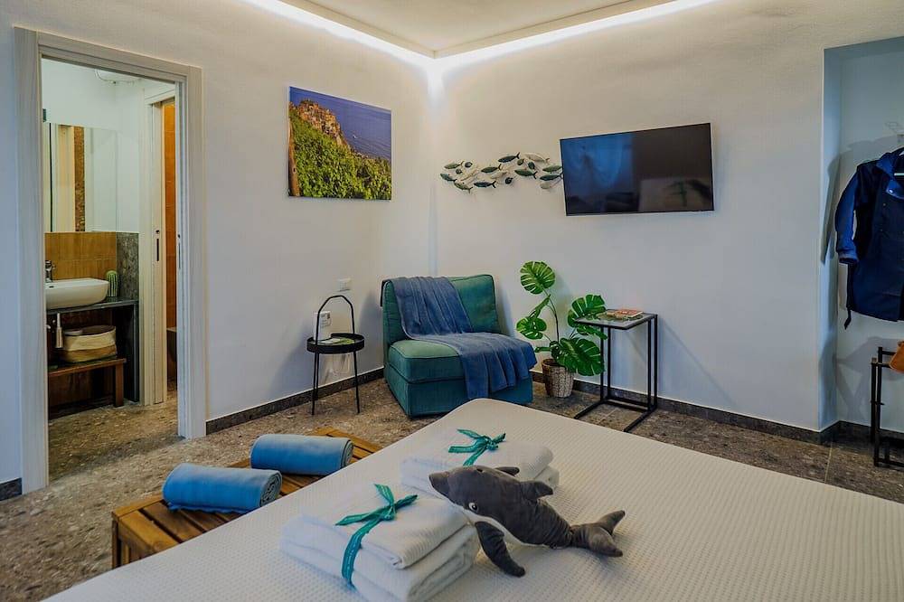 Entire apartment, Il Sogno di Beatrice Luxury Apartment in Manarola, Riomaggiore Municipality