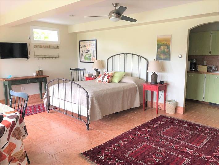 Cottage for 3 people, with garden, with pets in Massachusetts