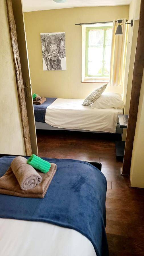 Location de vacances pour 4 personnes, avec jardin ainsi que terrasse et piscine dans Virlet - 3