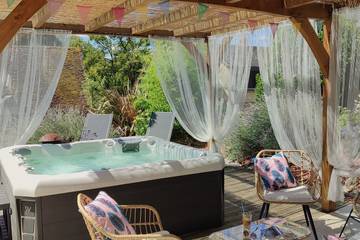 Gîte pour 4 personnes, avec jardin ainsi que jacuzzi et terrasse dans Valencisse