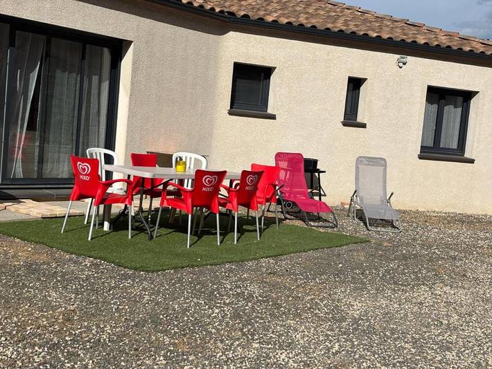 Location de vacances pour 6 personnes, avec vue ainsi que terrasse et jardin dans Montlegun - 2