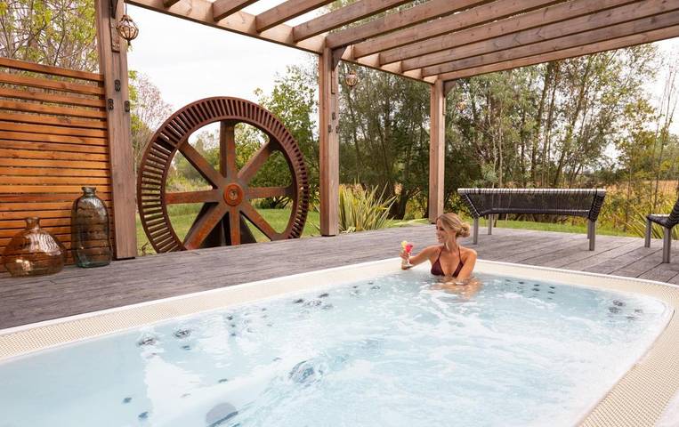Hôtel pour 4 personnes, avec sauna ainsi que jardin et jacuzzi