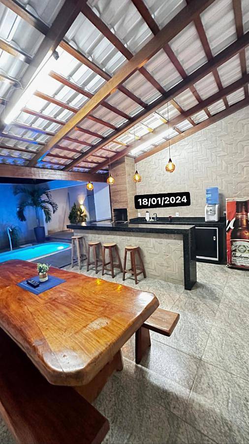 Casas e apartamentos de temporada para 12 pessoas, com jardim e balcão e ainda piscina em Nova Viçosa