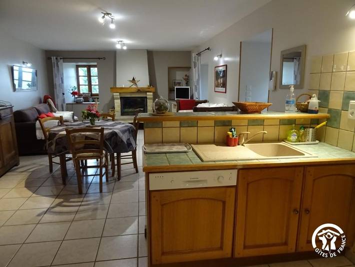 Location de vacances pour 5 personnes, avec vue ainsi que terrasse et jardin dans Saint-Geniez-d'Olt-et-d'Aubrac - 3