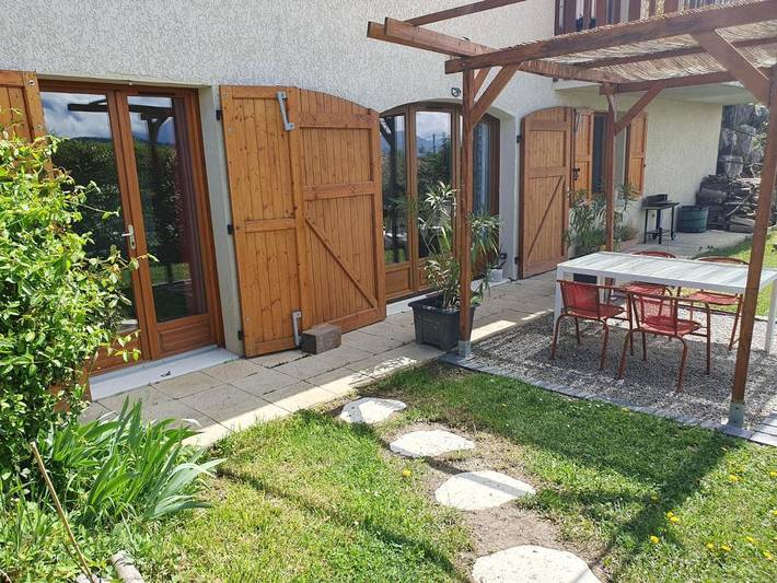 Gîte pour 6 personnes, avec jardin et vue, animaux acceptés à Jarrie