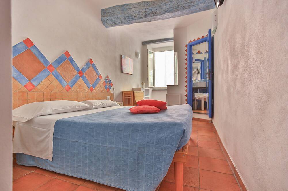 Room with private bathroom in the heart of Riomaggiore - Cinque Terre in Riomaggiore, Commune de Riomaggiore