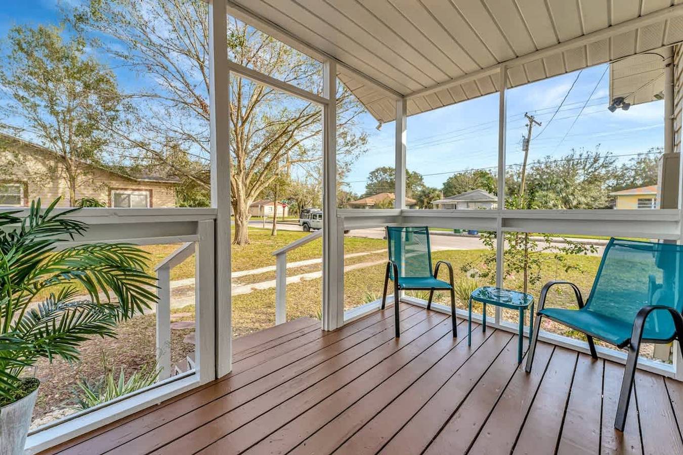Family   Pet Friendly Getaway with Porch  Fire Pit   Yard in Tampa, Tampa Bay