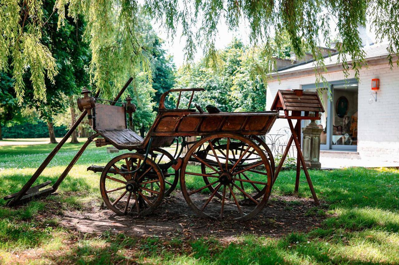 Le Domaine Du Château Blanc à 10 minutes de Pairi Daiza in Jurbeke, Henegouwen