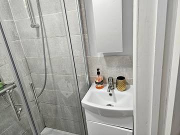 Holiday Rental for 2 People in Reading, North Wessex Downs, Photo 3