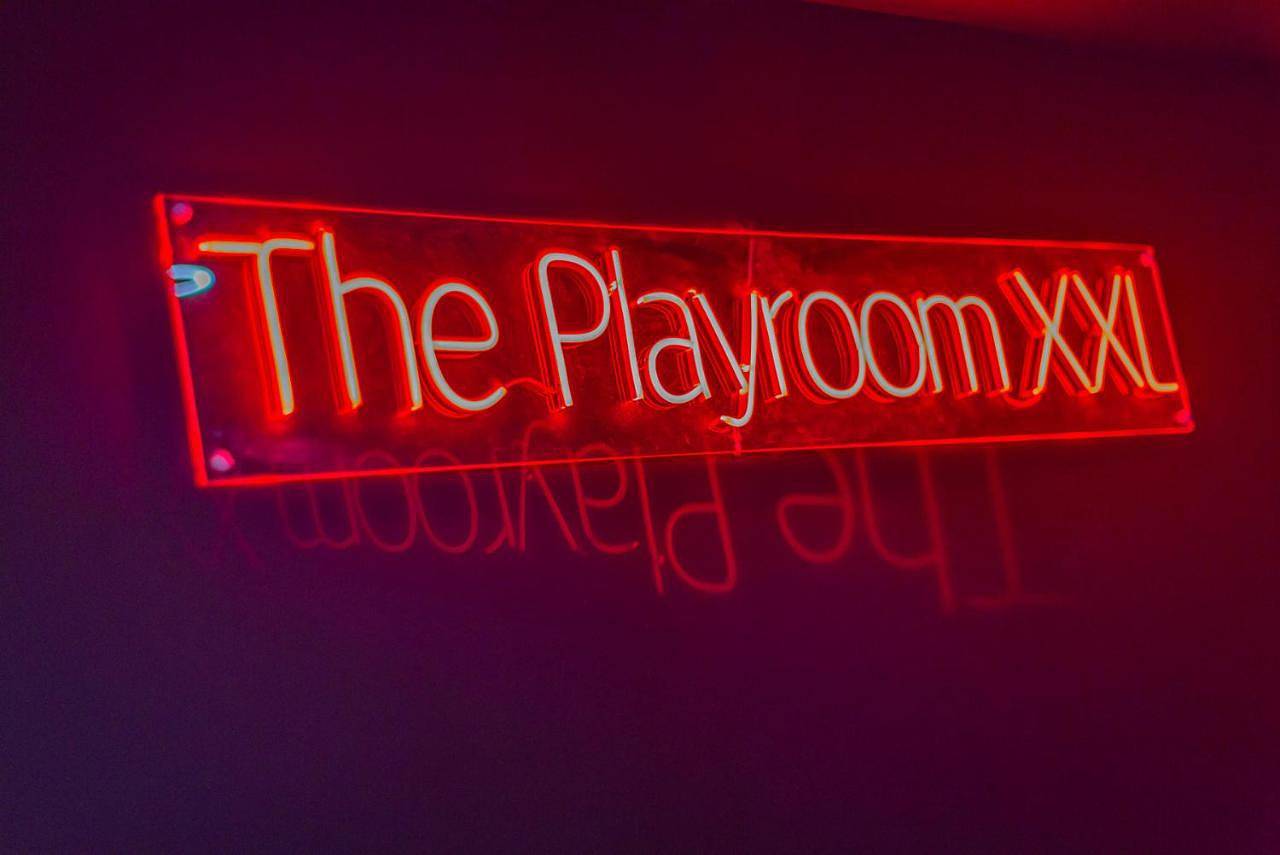 Playroom Xxl Loft Love Room avec Espace spa Terrasse vue sur les toits Salle de jeux pour adultes Libourne centre 10 min de St Emilion Proche Bordeaux in Libourne, Région de Libourne