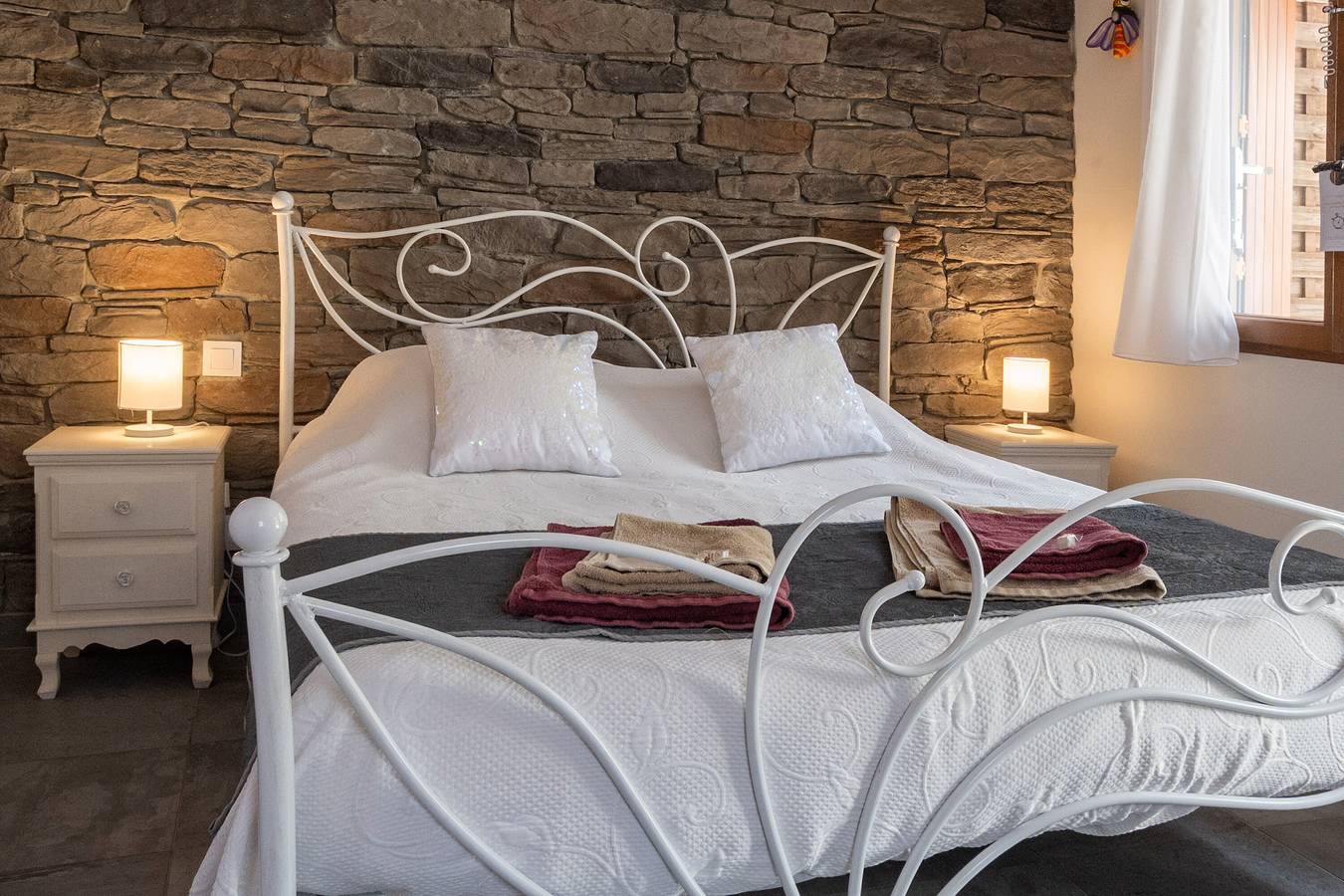 Chambre 'La Peireta' avec piscine partagée, Wi-Fi et climatisation in Saint-Alban-Auriolles, Ardèche