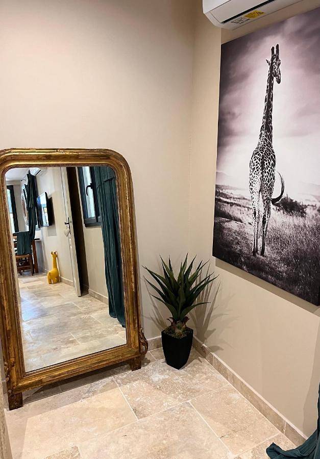 Location de vacances pour 2 personnes, avec terrasse ainsi que jardin et jacuzzi à Grans - 2