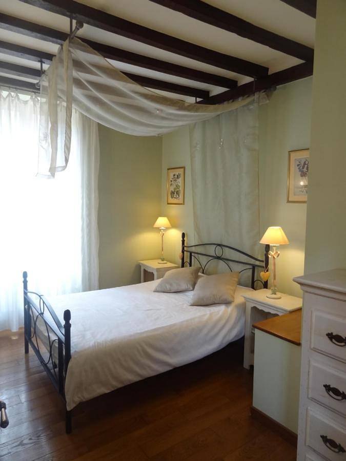 Location de vacances pour 6 personnes, avec Terrasse ainsi que Jardin et Vue à Sauveterre-de-Béarn