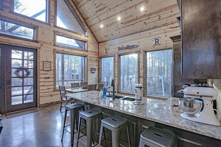 Log cabin for 12 people, with hot tub and terrace in Hochatown