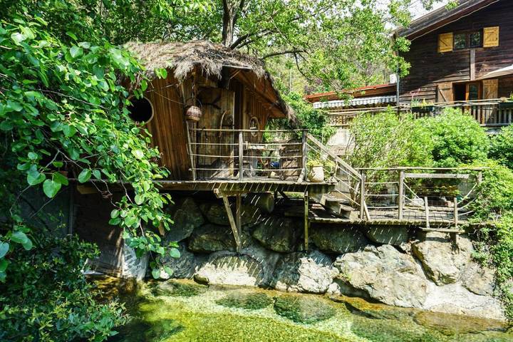 Location de vacances pour 3 personnes, avec jacuzzi ainsi que jardin et piscine à Pietroso