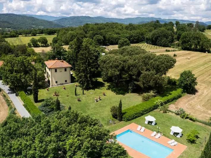 Villa per 12 persone, con piscina e giardino in Poppi