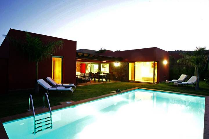 Chalet para 7 personas, con vistas además de jardín y piscina, Se admiten mascotas - 1