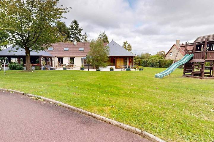 Location de vacances pour 15 personnes, avec sauna ainsi que jacuzzi et jardin, animaux acceptés à Hudimesnil