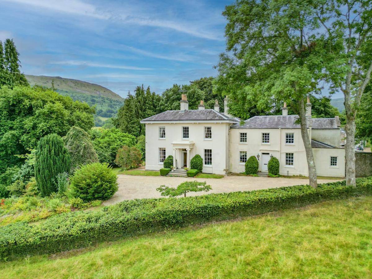 King Room with Garden View in Gilwern, Brecon Beacons