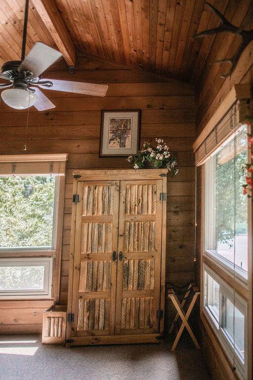 Rustic Cabin for 2 in Oak Creek Cabin in Oak Creek Canyon