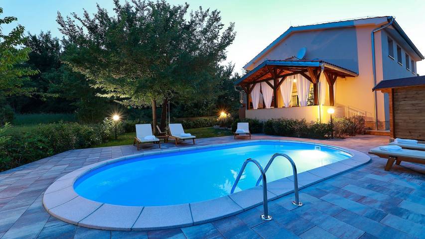 Ferienwohnung für 4 Personen, mit Pool und Balkon sowie Garten, mit Haustier in Silo (Krk)