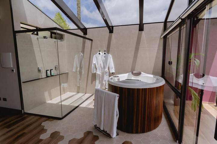 Chalet for 2 people, with hot tub and garden - 1