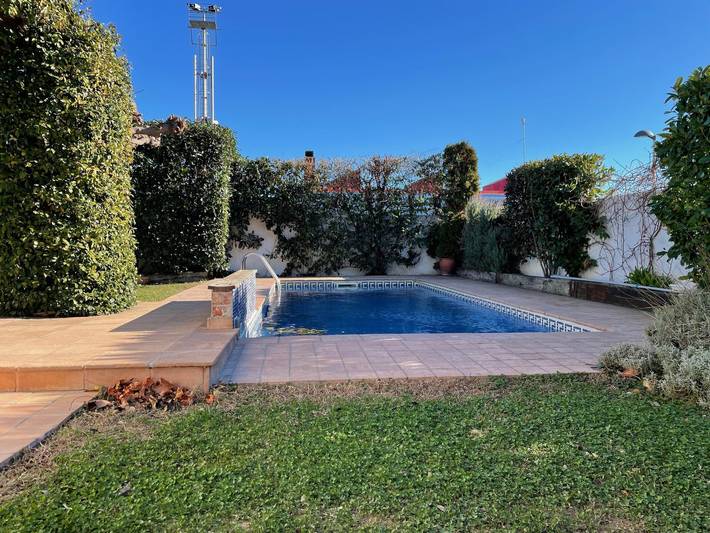 Casa rural para 4 personas, con Terraza además de Jardín y Piscina en Viladamat - 2