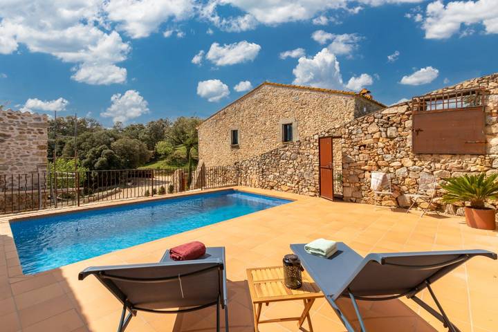 Casa de huéspedes para 9 personas, con jardín además de terraza y piscina, Se admiten mascotas en Pirineo Catalan - 3