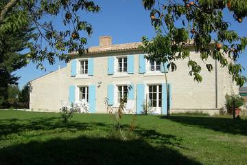 Gîte pour 5 personnes, avec jardin ainsi que terrasse et piscine à Saint-Pierre-d'Amilly