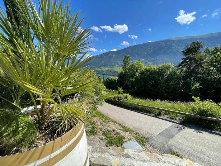 Location de vacances pour 2 personnes, avec vue sur le lac ainsi que jardin et vue dans Lac de Monteynard-Avignonet - 3