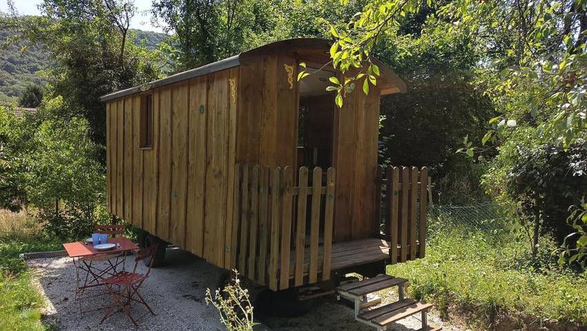 Chambre d’hôte pour 2 personnes, avec Jardin ainsi que Piscine et Vue