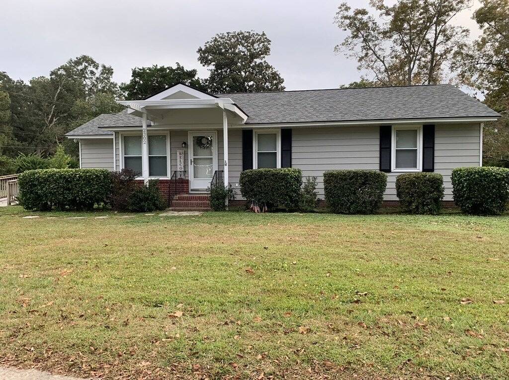 Charming house with a large fenced lot in a central location in Beaufort, Parris Island