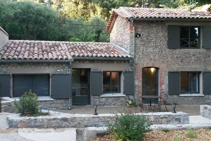 Ferienhaus für 3 Personen, mit Terrasse und Garten in Anduze