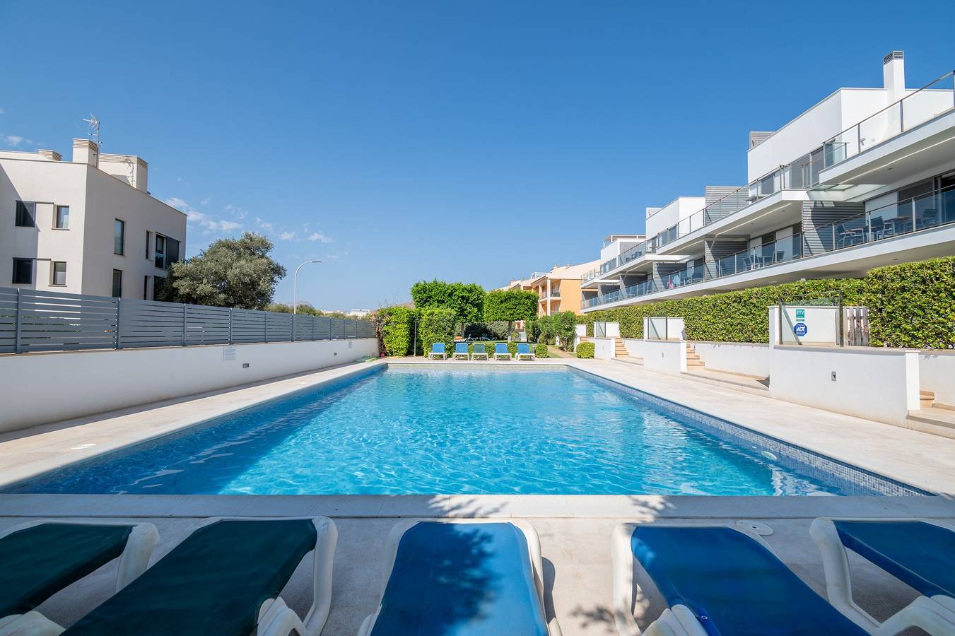 Appartement entier, Appartement 'Boquer' avec piscine partagée, 2 terrasses privées et Wi-Fi in Port de Pollença, Pollença