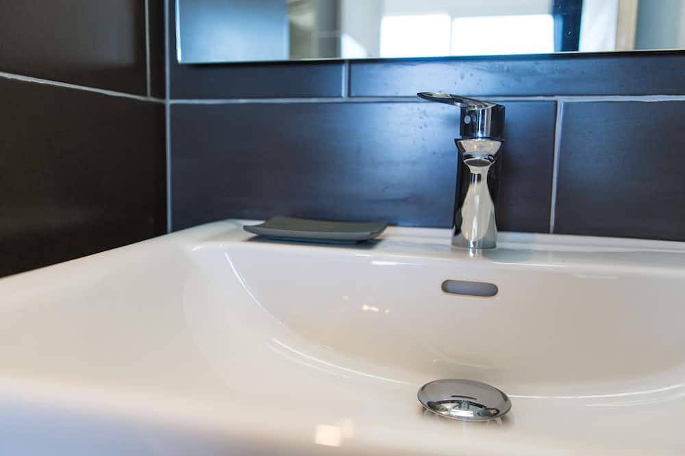 Ganze Wohnung, Neue Wohnung mit herrlichem Blick auf den Strand von Roya in Saint-Florent, Calvi und Umgebung
